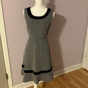 Scoop neck short sleeve dress